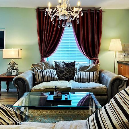 Retro Seaside Apt With Patio Apartment สวอนซี ภายนอก รูปภาพ