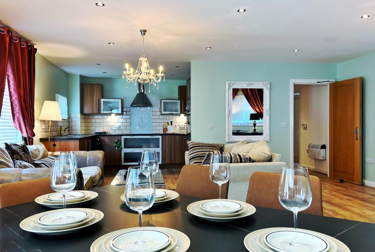 Retro Seaside Apt With Patio Apartment สวอนซี ภายนอก รูปภาพ