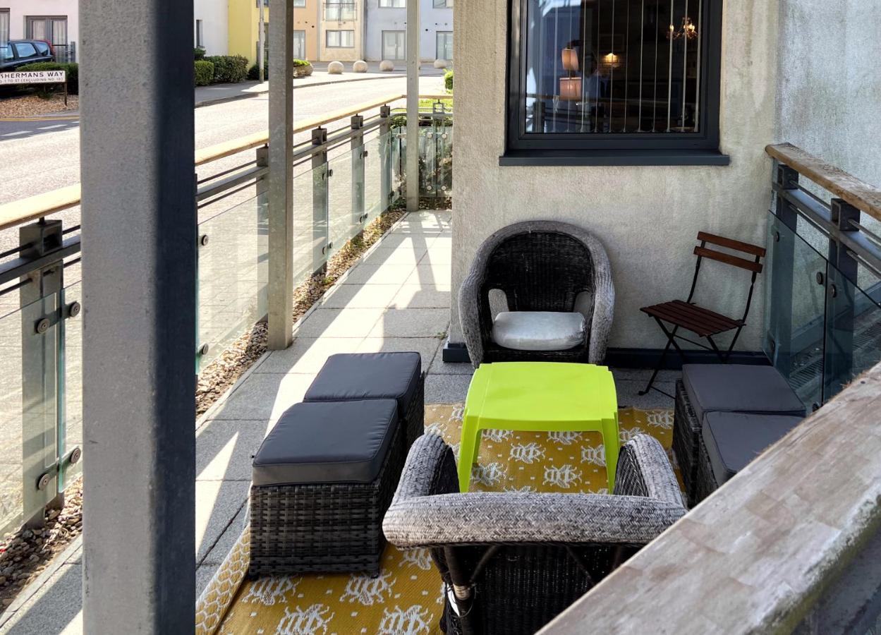Retro Seaside Apt With Patio Apartment สวอนซี ภายนอก รูปภาพ
