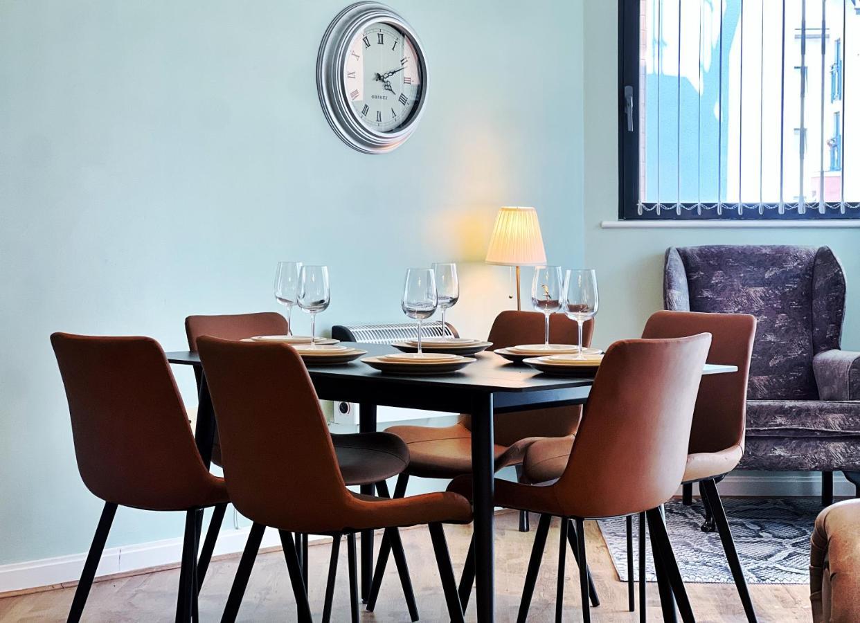 Retro Seaside Apt With Patio Apartment สวอนซี ภายนอก รูปภาพ