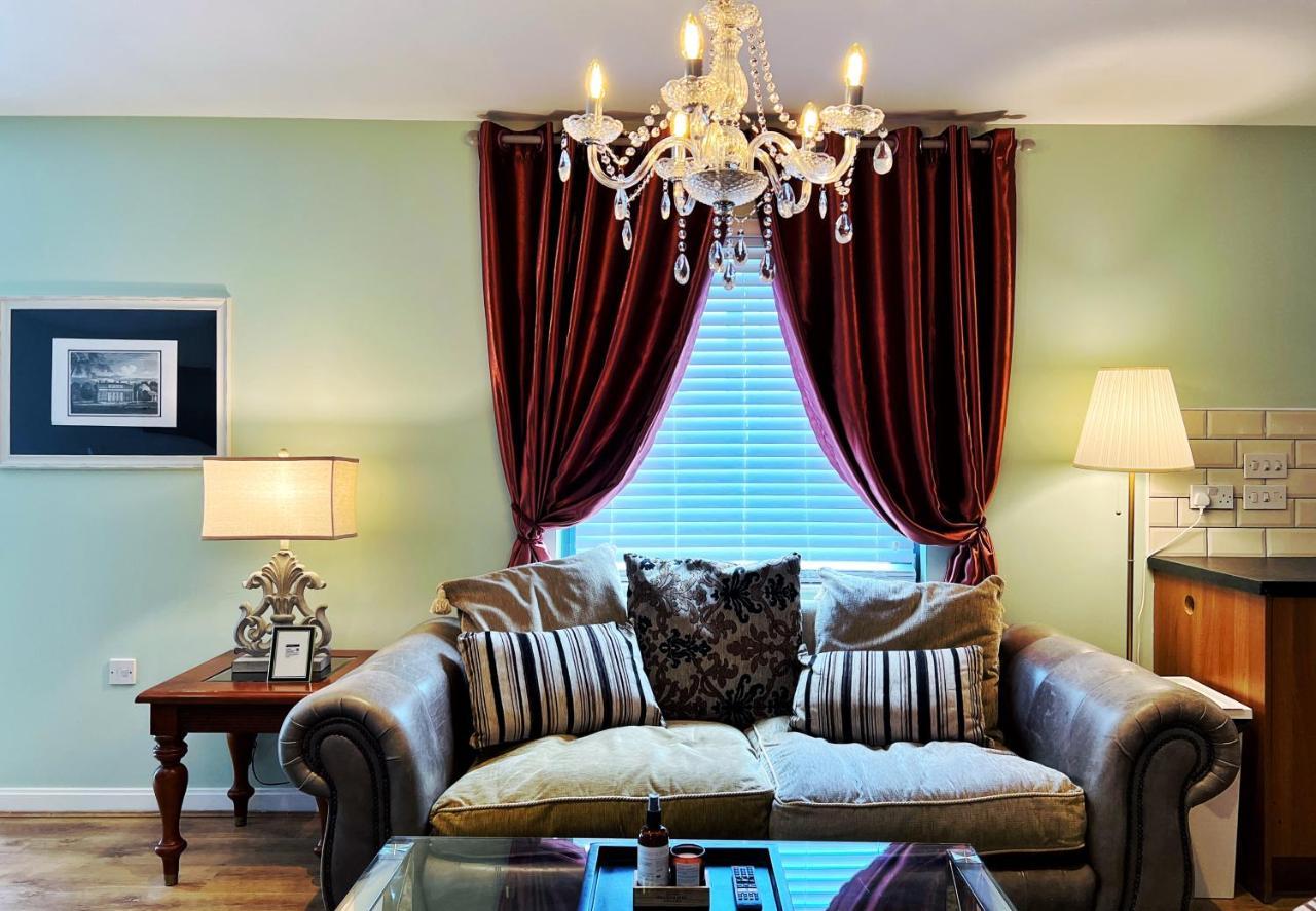 Retro Seaside Apt With Patio Apartment สวอนซี ภายนอก รูปภาพ